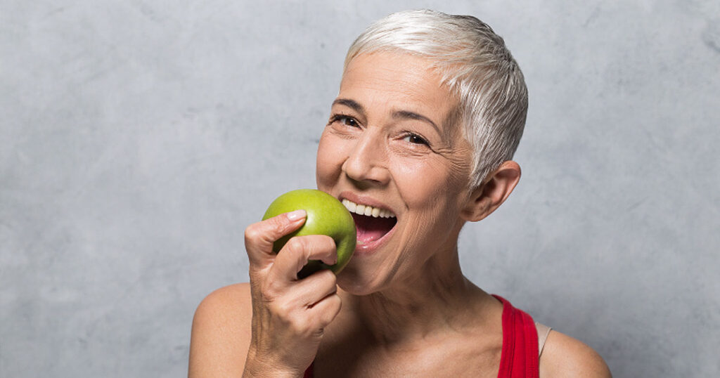 4 Benefícios de Fazer Implantes Dentários Sem Cortes